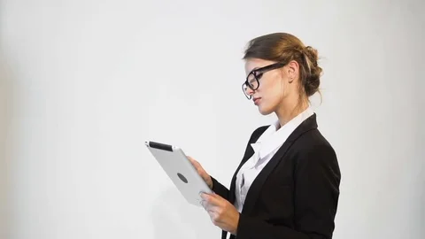 Businesswoman Using Tablet 動画素材 80676237