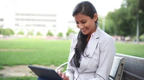 Businesswoman using touch-screen tablet Video stock 50217452