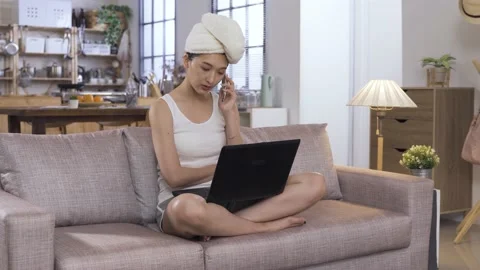 Businesswoman working on the computer Stock-Footage 158674026