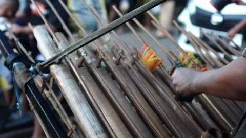 Buskers with bamboo percussion instruments Stock Footage 288932092