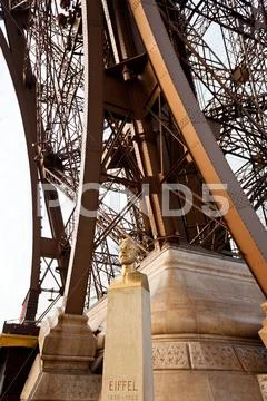 Bust of eiffel near tower Stock Photos