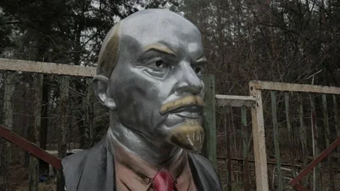Bust of lenin in the chernobyl zone Stock-Footage 194709179