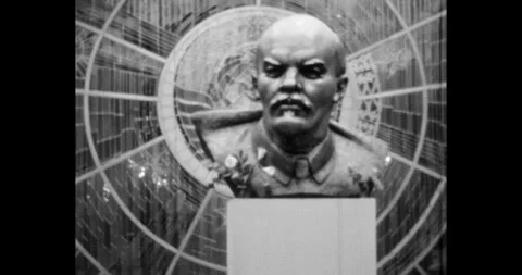 Bust of Lenin, close-up, communist heritage. Exposition in the Belarusian State Vídeos de archivo 314061835