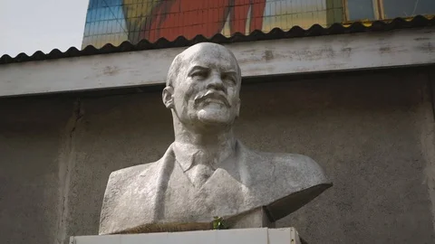 A bust of Lenin Stock Footage 98818375