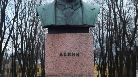 Bust of Lenin. Old monument in the russian city against the backdrop of trees Stock Footage 226630206