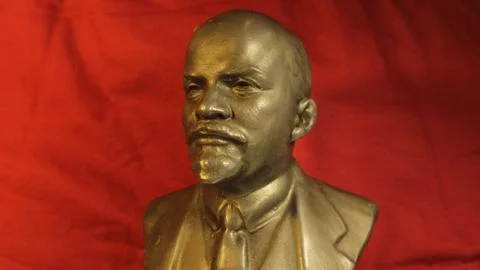 Bust of Lenin on a red background Stock-Fotos