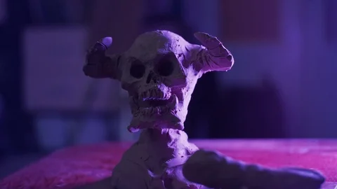 Bust of monster of non-drying clay 動画素材 121982061