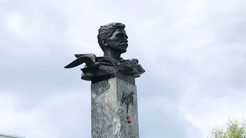 Bust monument to the writer Alexander Grin Stock Footage 77017480
