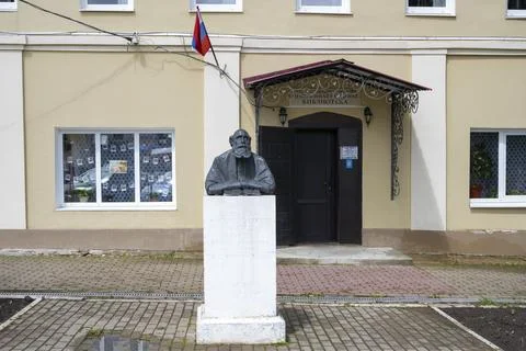 Bust of philosopher N.F. Fedorov at the Central Library building. Borovsk Фото