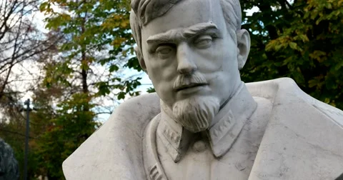 The bust of the Soviet commander of stone in the Park of contemporary art Stock Footage 68731786