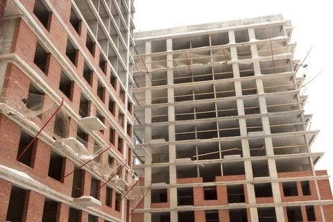 A bustling Construction Site showcasing Cranes, Building Framework, and full Fotos de archivo
