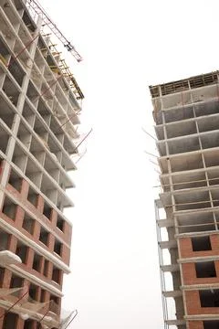 A bustling Construction Site showcasing Cranes, Building Framework, and full Fotos de archivo