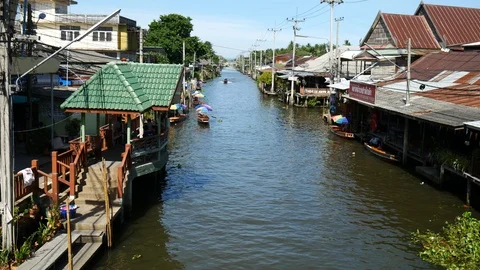 Bustling in Thailand's floating market 库存影片 116954790