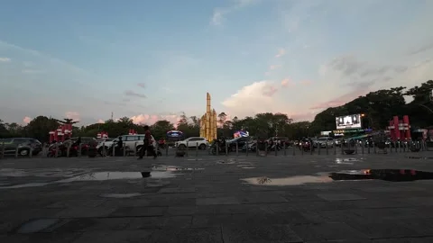 A busy afternoon at the Digulis monument Stock Footage 277794940