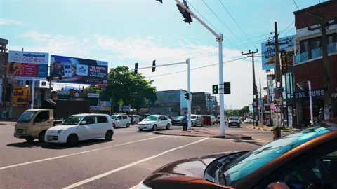 Busy Colombo Intersection with Tuk-tuks, Sri Lanka Video stock 339007114