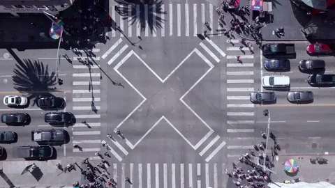 Busy crosswalk intersection. Crowds of both tourists and other city people Stock Footage