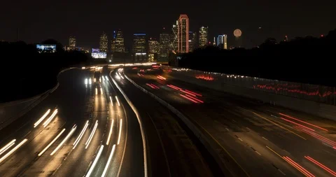 Busy Dallas Interstate at night Stock-Footage 106398708