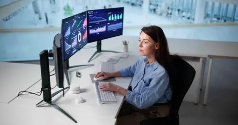 Busy Data Analyst Analyzing KPI Dashboard On Office Computer Screen. Foto stock