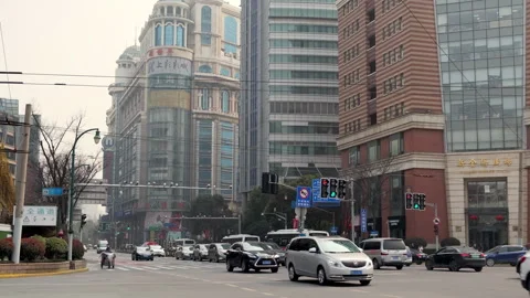 Busy downtown intersection in Shanghai, China with heavy traffic flowing 스톡 동영상 335965009