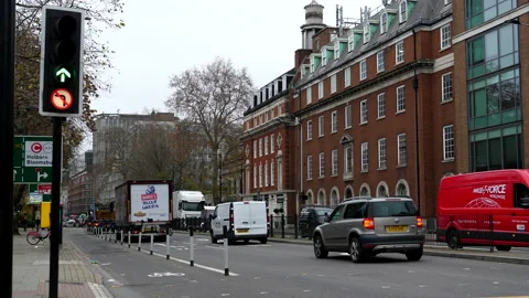 Busy Euston Road in London Vídeos de archivo 145547735