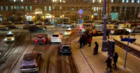 Busy Intersection and traffic light in a big city covered with snow Stock Footage 67394653