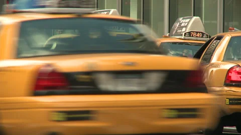 Busy junction with multiple yellow cabs moving Stock Footage 39607989