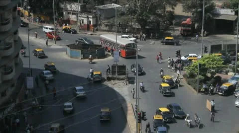 A busy junction in Mumbai, India Stock Footage