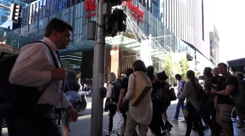 Busy pedestrians crossing intersection Stockbeeldmateriaal 56426222
