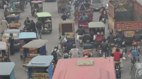 Busy road in Lahore Video stock 234122332
