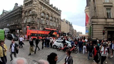 Busy Royal Mile intersection during Fringe in Edinburgh 스톡 동영상 346411211