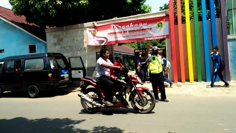 Busy a security 動画素材 211457771