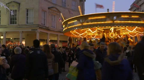 Busy street with Carousel Vídeo Stock 44498762