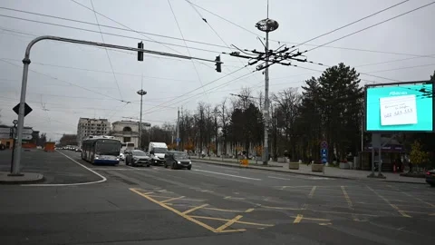 Busy street intersection with moving traffic and public transportation in C.. 動画素材 322024548