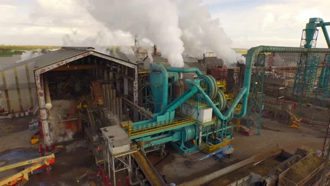 Busy sugar mill plant processing sugarcane Stock Footage 133608804