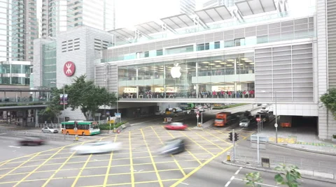 Busy traffic and apple store building in modern city, time lapse. Stock-Footage 48437943