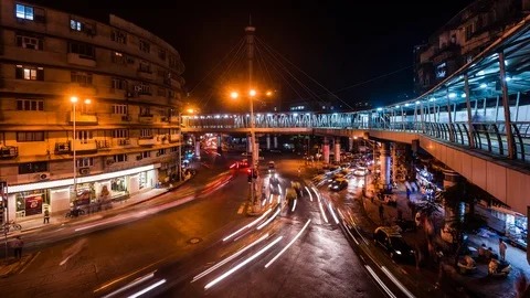 Busy traffic below elevated Skywalk time lapse at night Vídeo Stock 119138334