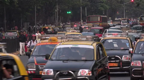 Busy traffic during rush hour on the streets of Mumbai, India Stock-Footage 48787175