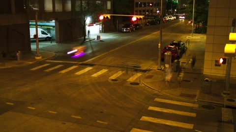 Busy traffic intersection downtown Video stock 154911956