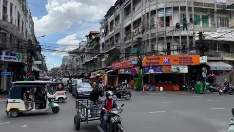 Busy traffic junction in Phnom Penh, Cambodia, 4K Stock Footage 196791785