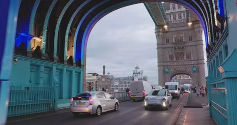 Busy traffic in the Tower Bridge, Iconic landmark of London, England Stock-Footage 235170751