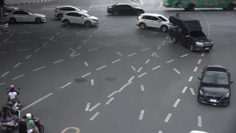 Busy trafic at intersectiob in city Stock Footage 344842679