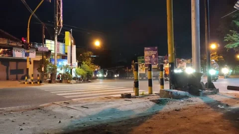 Busy transportation at traffic light intersection at night Stock Footage 207293978
