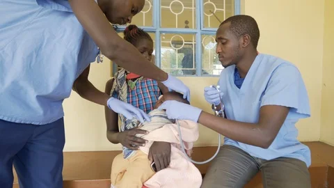 Busy working clinic (LONG VERSION CLIP), Kenya, Africa. Video stock 95189273