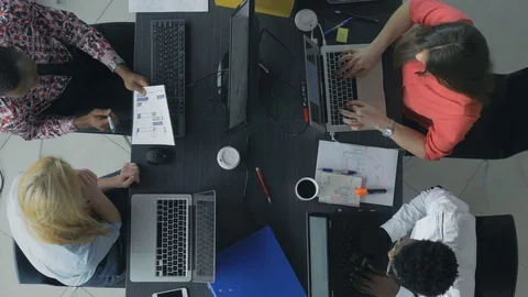 Busy young professionals communicating and analyzing the data 動画素材 73848567