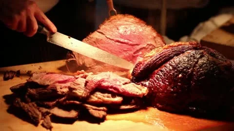 Butcher chef cutting cooked roast with big knife Vídeo Stock 18091732