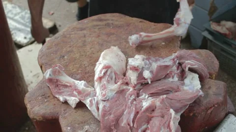Butcher chopping bones of mutton legs with axe Stock-Footage 8366899