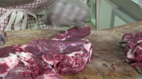 A butcher cutting meat cubes Video stock 55758778