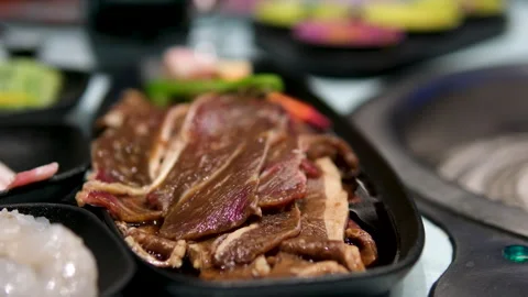 Butcher prepares beef slices, close up Stock Footage 302094728
