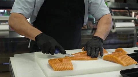 Butcher preparing stuffed fish 動画素材 83464244