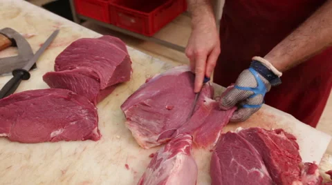 Butcher processing beef sirloin Video stock 41469037